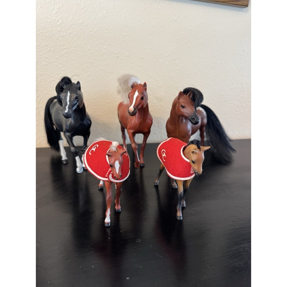 Grand Champions VTG Horse Lot- 5 Horses- 2 Stables- Accessories - Original Box